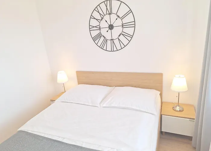 Grand Apartament - Prywatny Parking, Blisko Szpital Arkonska